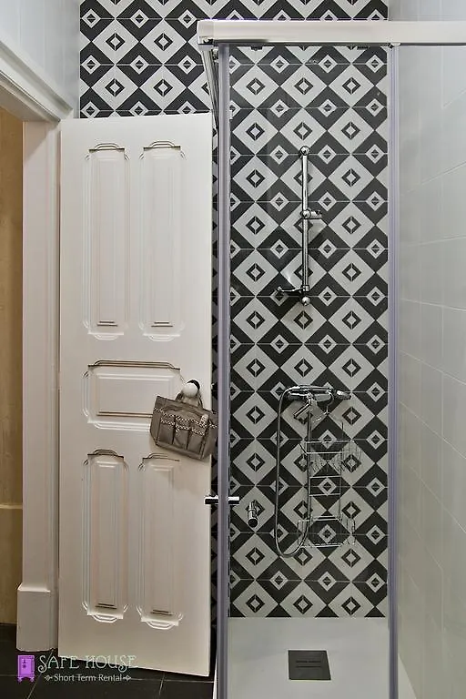 Safe House Apartment Lisbon 0*,